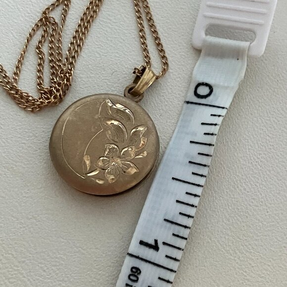 Vintage 1/20 - 12 k Gold Fill Floral Locket Necklace & 18” Chain. - Picture 4 of 8